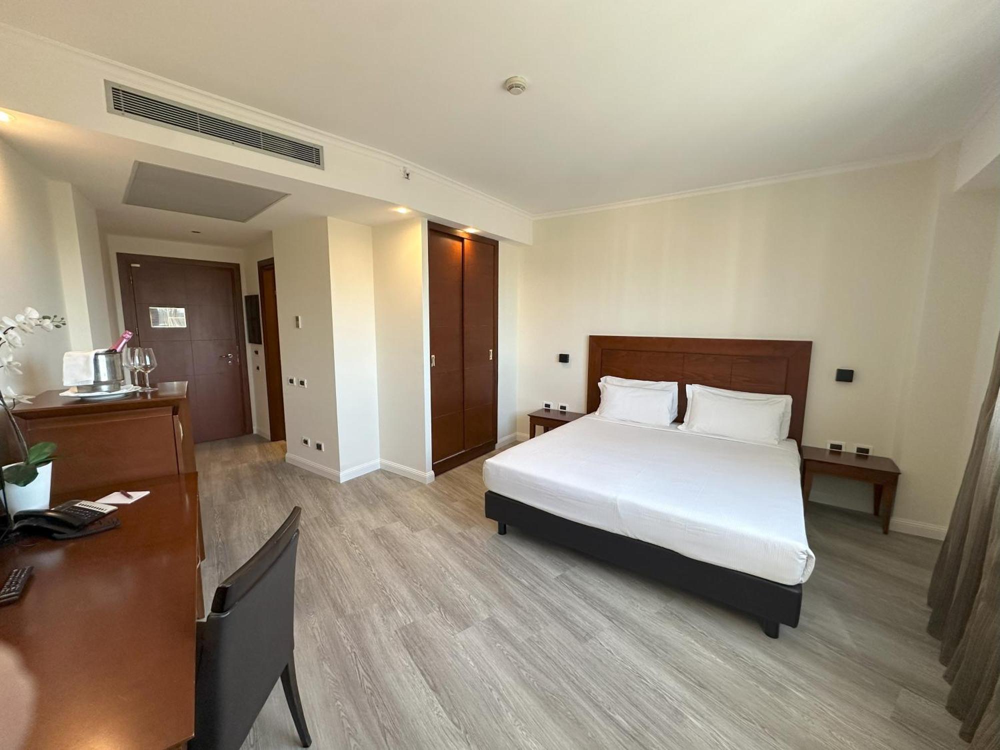 Hotel Capannelle Roma Exterior foto