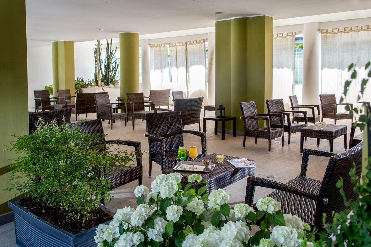 Hotel Capannelle Roma Exterior foto